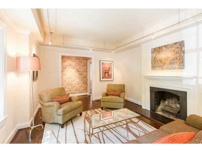 Photo - 1916 Greystone Rd NW