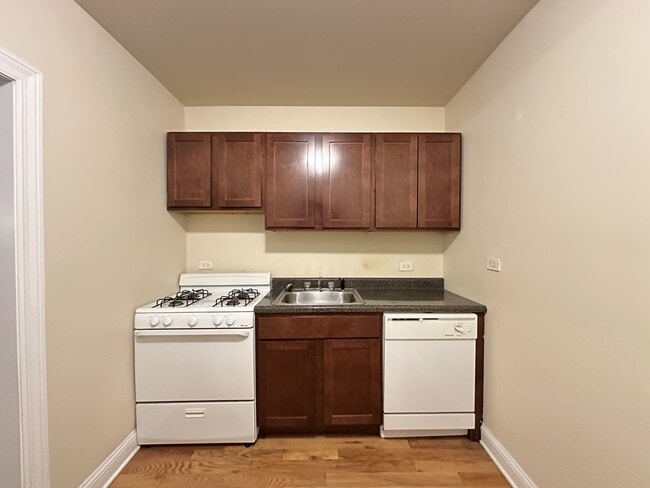 Photo - 1337 N Dearborn St Unit J08W