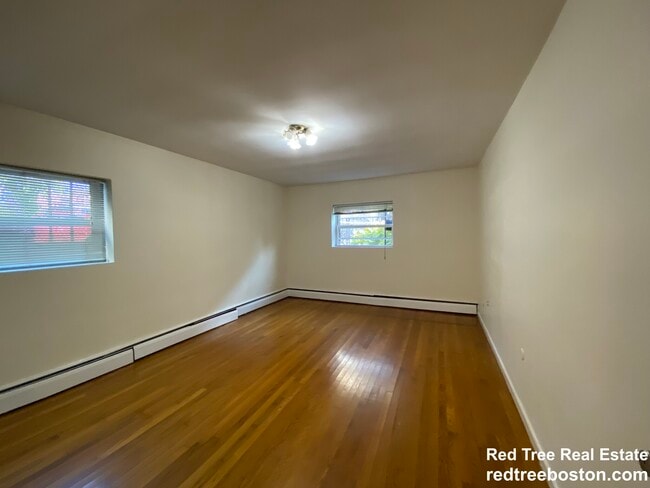 Building Photo - 34 Gardner St Unit 2