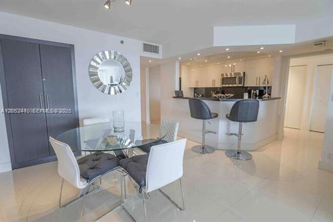Photo - 1717 N Bayshore Dr