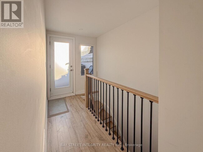 Photo - 598 Crawford St