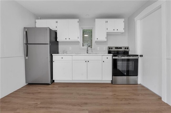 Photo - 215 Broad St
