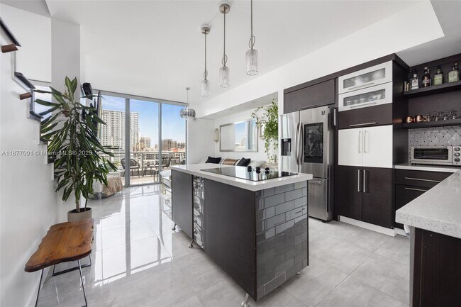 Photo - 690 SW 1st Ct Unit PHI10