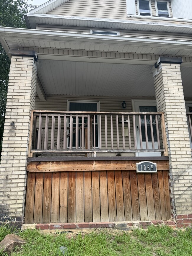 Building Photo - 1069 Ackley St Unit 1