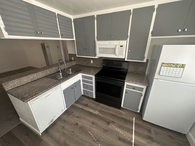 Photo - 995 Paulson Ct Unit 995