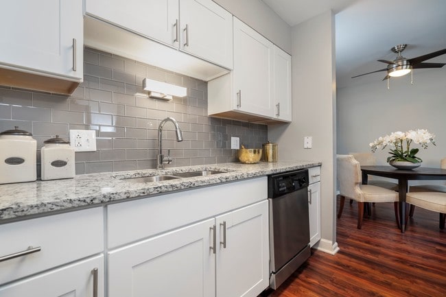 Photo - Lakeside Apartments