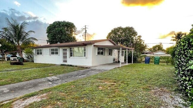 Building Photo - 18712 NW 42nd Ct Rental