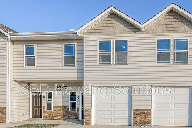 Photo - 2913 S Harvard Ave Townhome