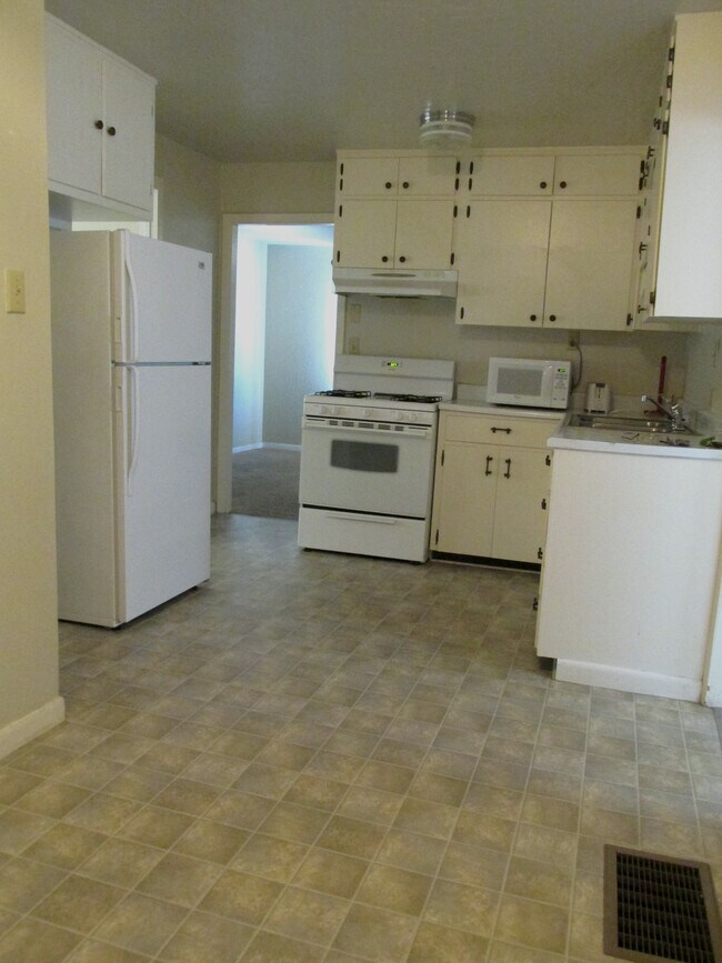 Photo - 420 W Rocalla Ave