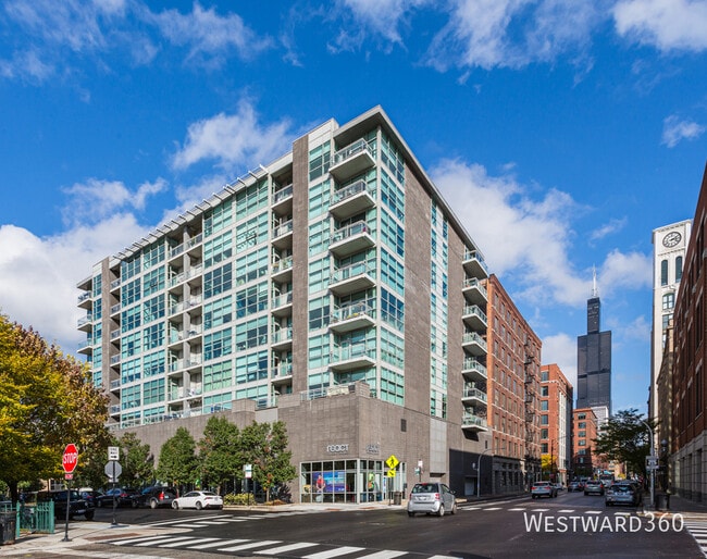 Building Photo - 225 S Sangamon-407 Unit 407