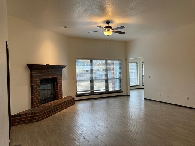 Photo - 405 Rhoades Ct