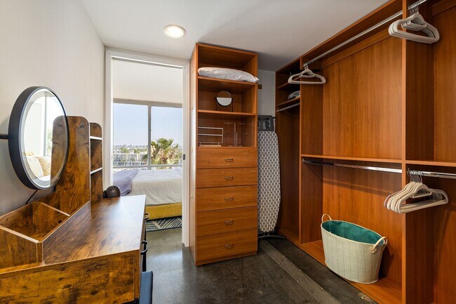 4267 Marina City Dr Unidad 308