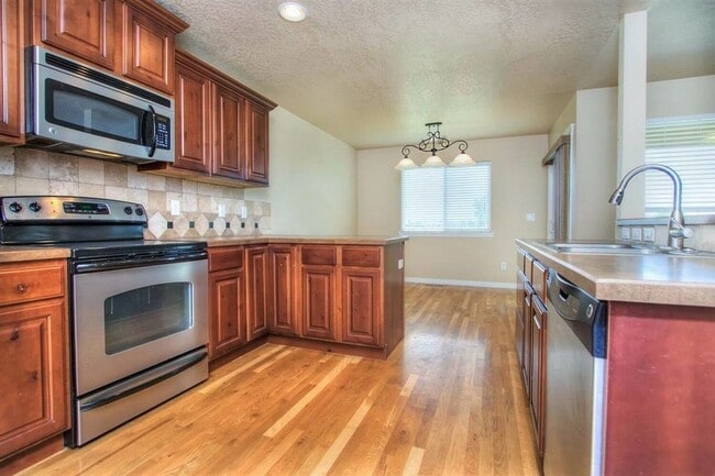 Photo - Beautiful 4 bed 2.5 bath home in the perfect Meridian location just off Ustick between Linder and...