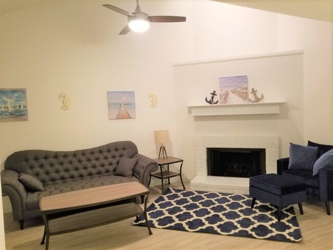 Building Photo - 6646 E Lovers Ln Unit 1308