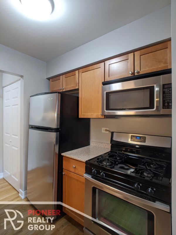 Photo - 525 W Oakdale Ave Unit 402