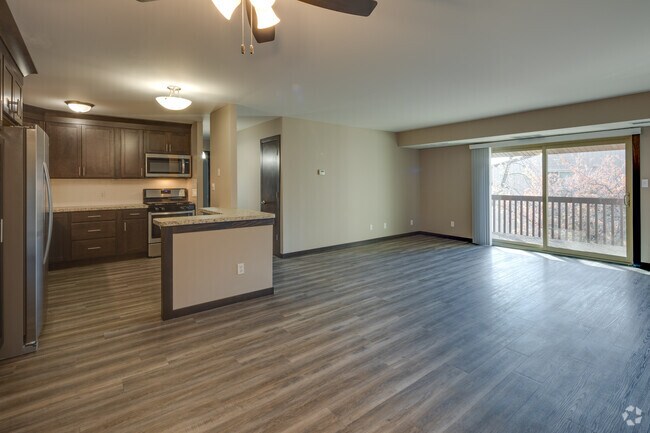 2BR, 2BA - 1,122 SF