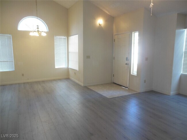 Building Photo - 2047 Angel Falls Dr Rental