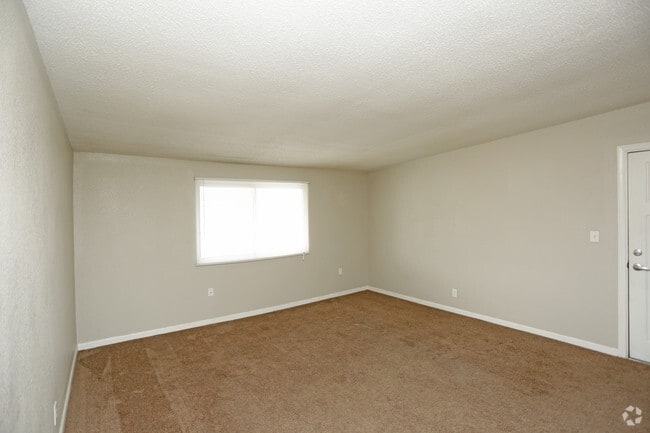3BR, 1.5BA - 1100 SF