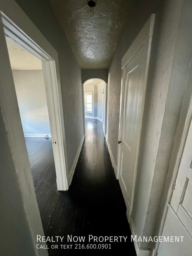 Photo - 8901 St Clair Ave. Unidad 2