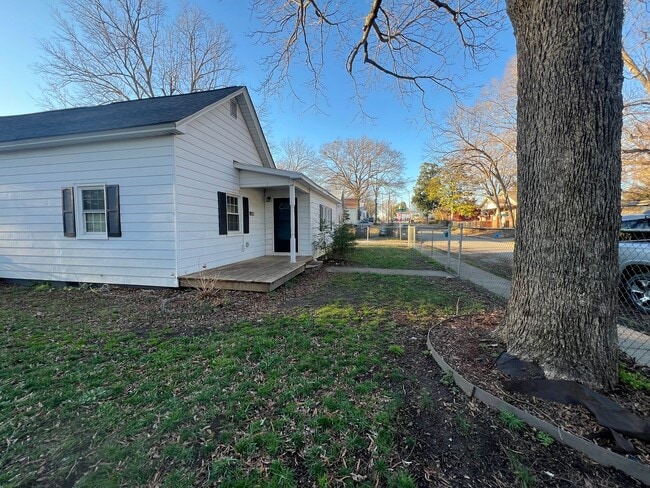 Photo - 306 Walnut St