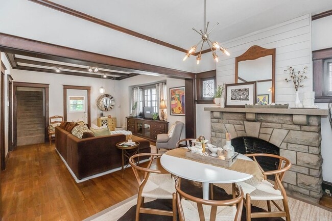 Photo - Fantastic West Plaza Bungalow