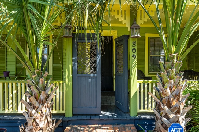 Photo - 309 Queen St