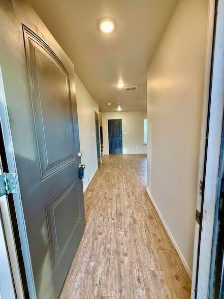 Photo - 909 Manchester Ct