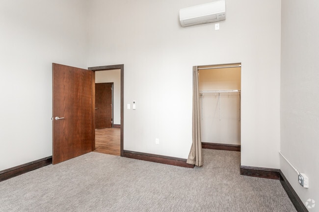 2BR, 1BA - 1,001 SF - Bedroom