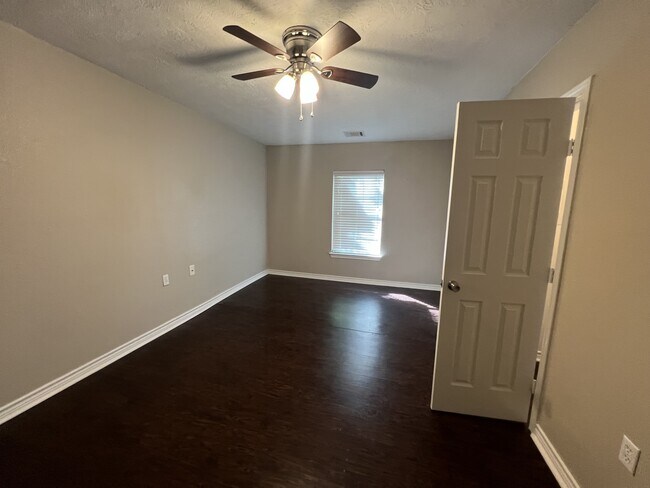 Photo - 605 Highlands St