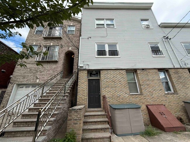 Photo - 160 Terrace Ave Unit 2
