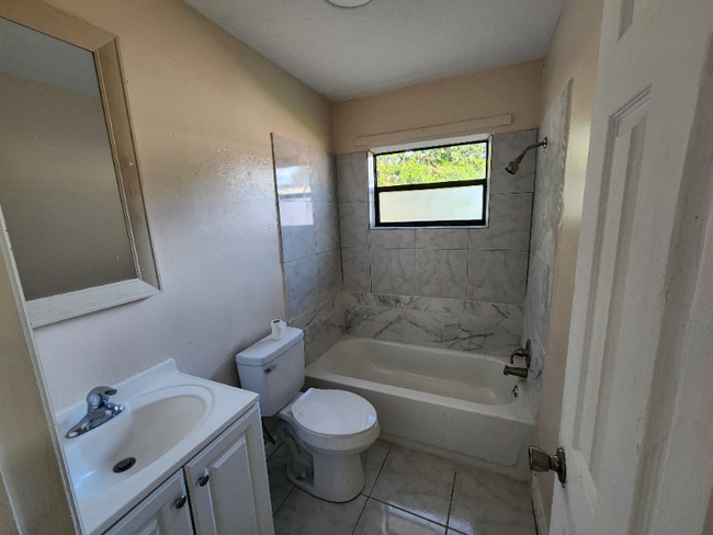 Photo - 3080 41st St