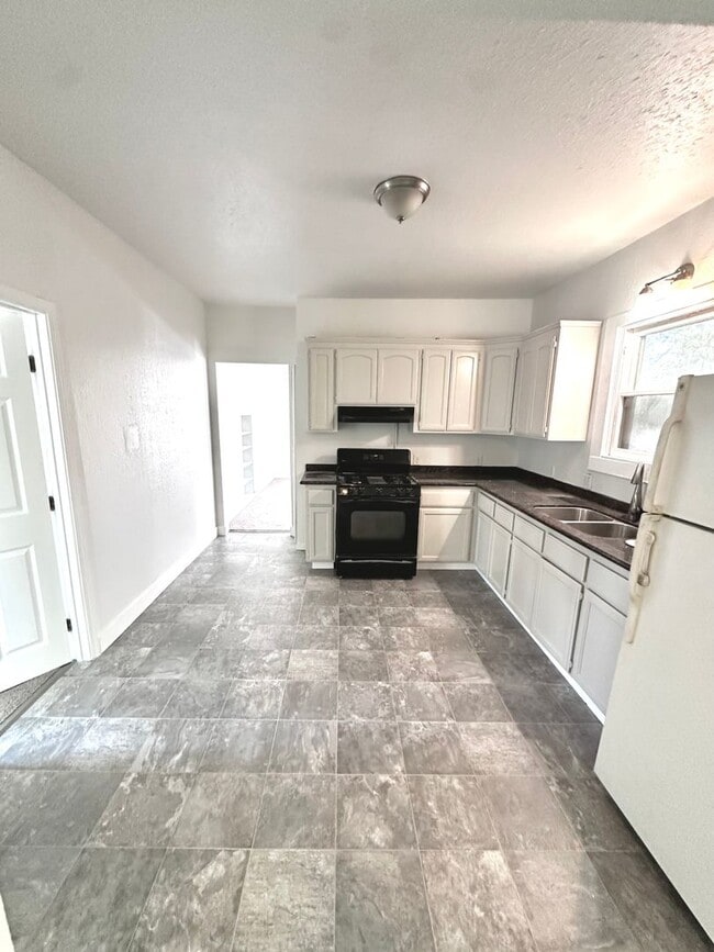 Building Photo - 3135 32nd St Unit A