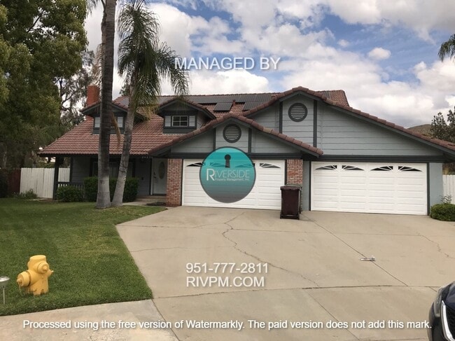 Spacious 4 Bed, 3 Bath Pool Home With Sunn... - Spacious 4 Bed, 3 Bath Pool Home With Sunn...