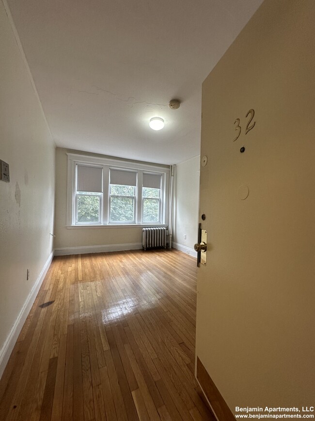 Building Photo - 1160 Boylston St Unit 32 Rental