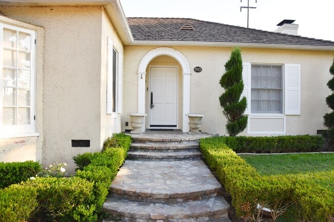 Photo - 910 E Maple Ave