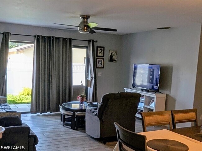 Photo - 715 SE 47th St Unidad 104