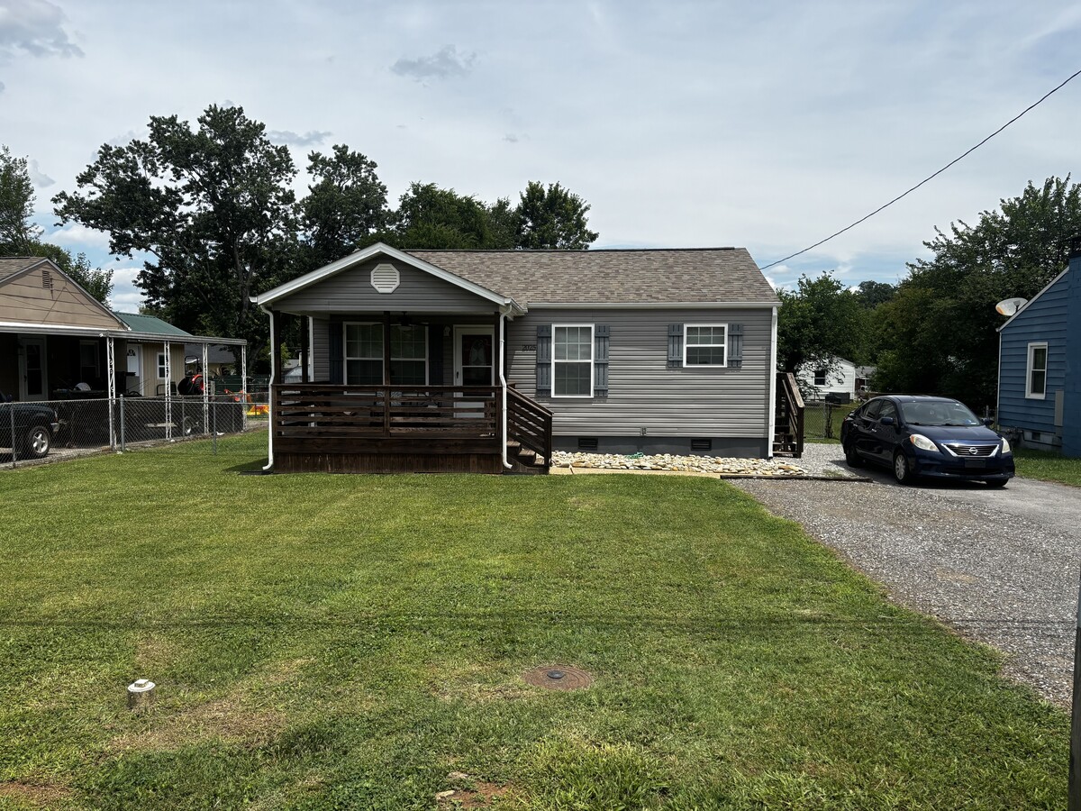 Photo - 2025 McClung Ave