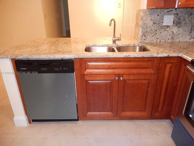 Photo - 3017 N Oakland Forest Dr Unit 106