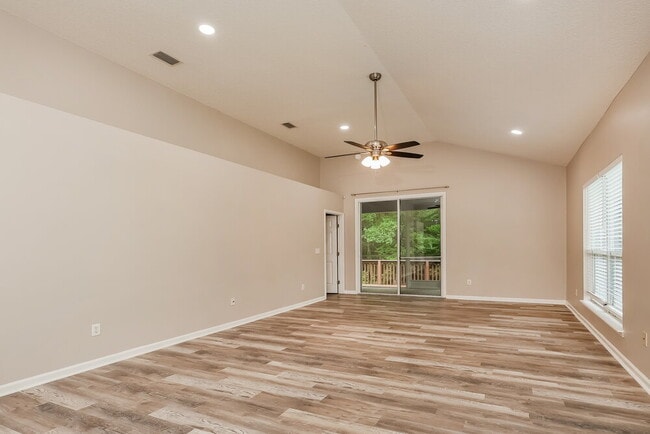 Photo - 2131 Carnes St