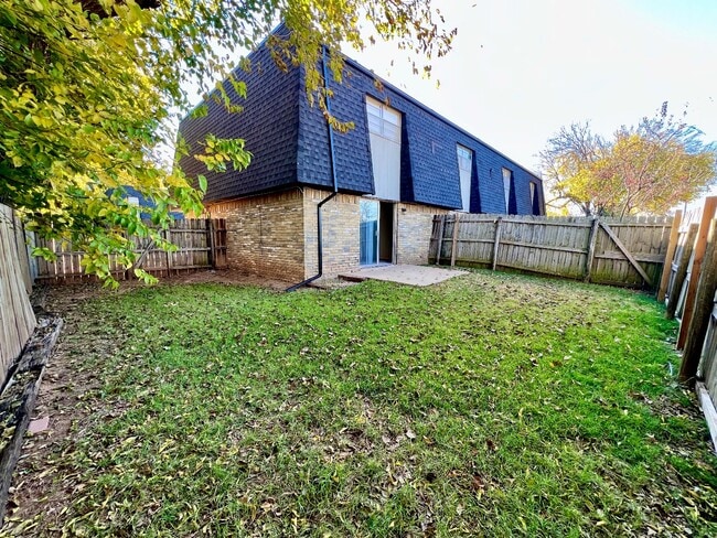 Building Photo - 1207 Lakecrest Dr Rental