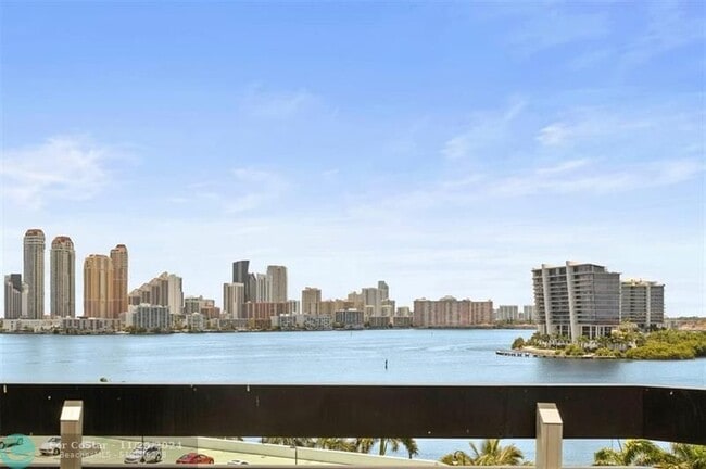 Photo - 3530 Mystic Pointe Dr Unidad 910