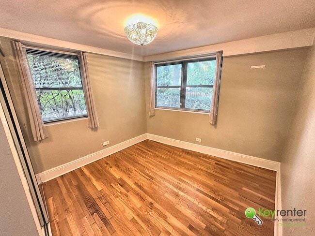 Photo - 1353 W Fargo Ave