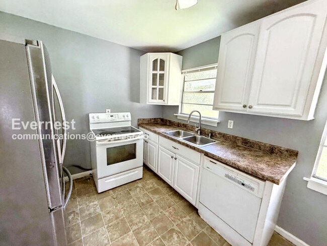 Photo - 2907 Lakeside Dr