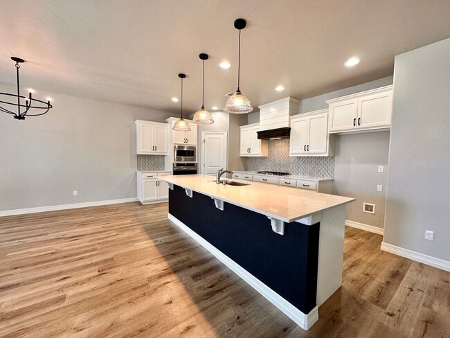 Photo - Spacious 3-Bedroom Home with Large Pool in...