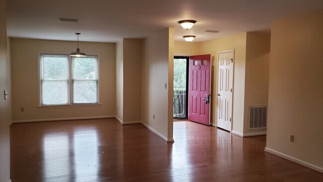 Photo - 1542 Surry Hill Ct