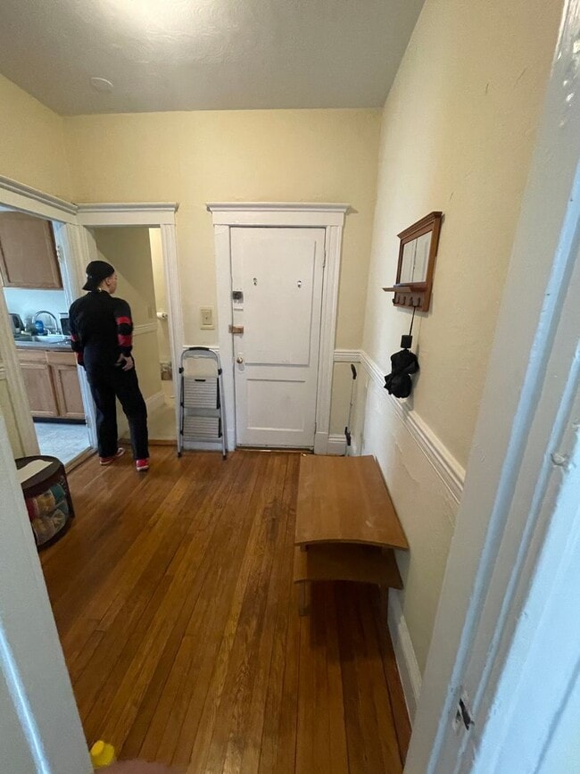 Photo - No Fee Split 2 Bed on Green Line Nice large even rooms HT HW Inc STUDENTS ok