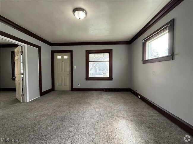 Building Photo - 4024 E 143rd St Unit DOWN Rental