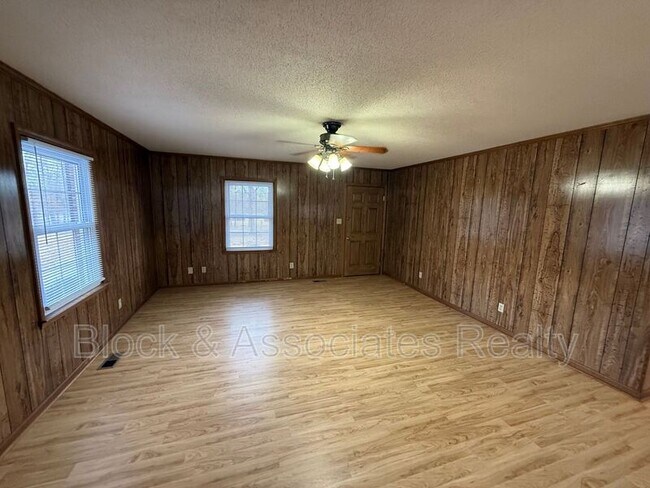 Photo - 161 Cresent Dr