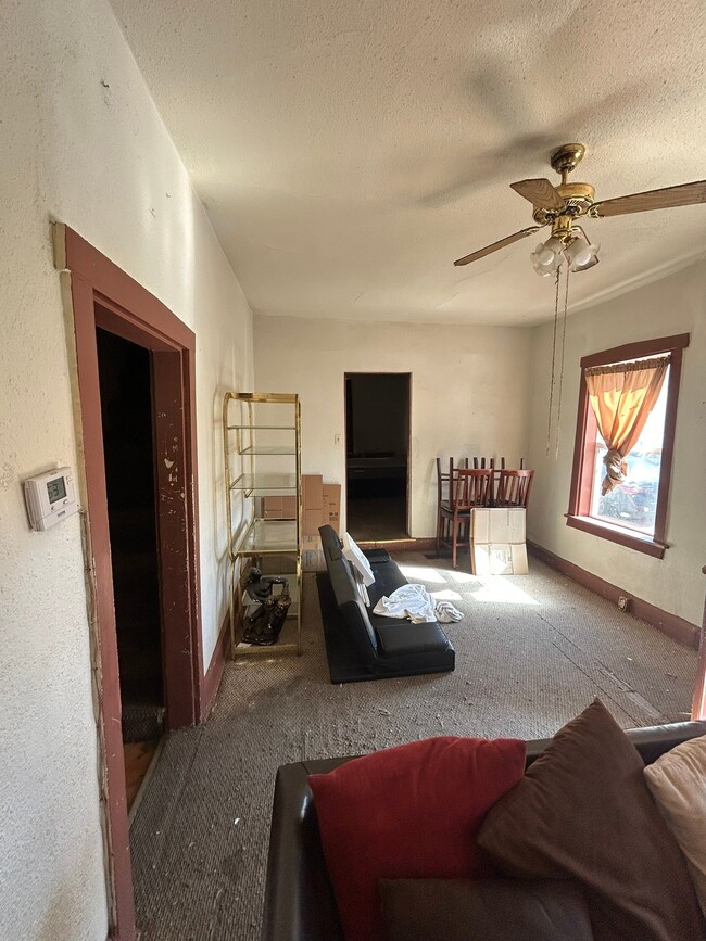Photo - 323 N 7th St