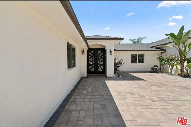 Photo - 6243 Berquist Ave